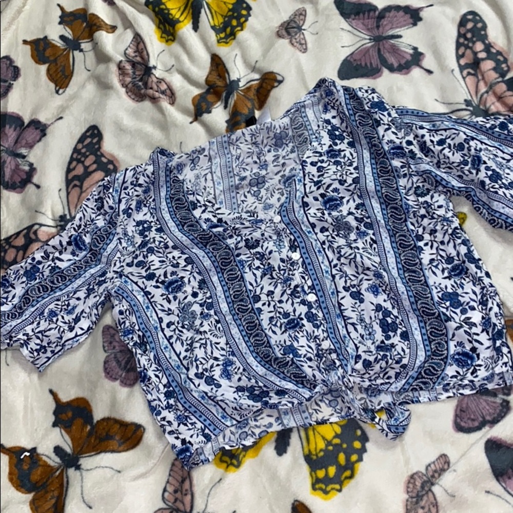 cute button up crop top!! MOVING SALE!!